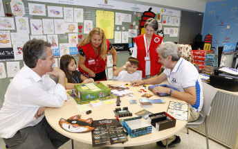 Donació de jocs d'estratègia per als infants ingressats a Son Espases