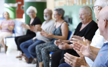 Neumología de Son Espases organiza una clase de yoga con pacientes con fibrosis pulmonar idiopática