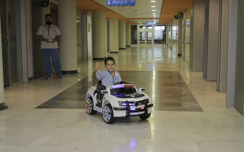 Els infants ingressats a Son Espases podran desplaçar-se en cotxe elèctric fins a les zones de proves i a les sales d’operacions