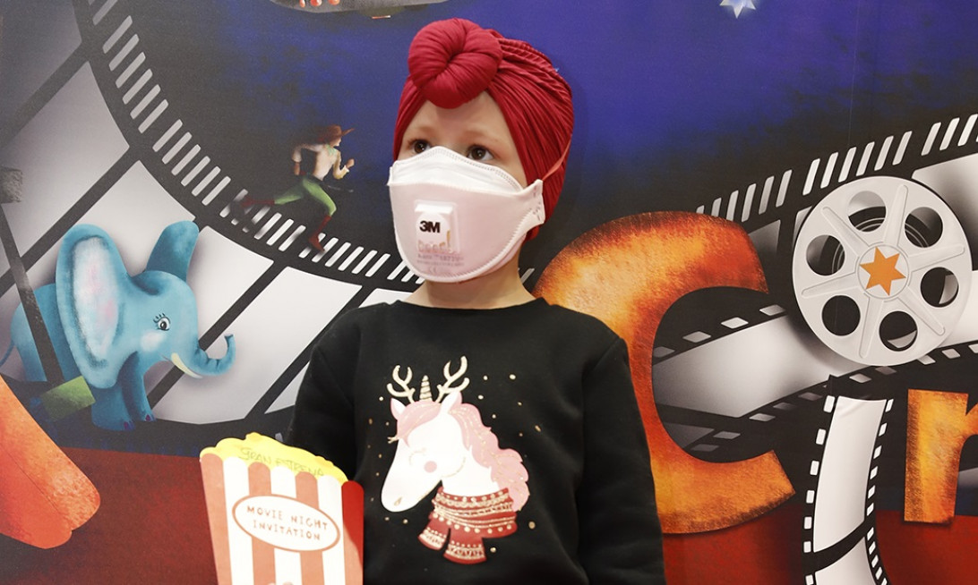 Esta imagen ilustra que: Son Espases estrena una sala de cine para los niños ingresados