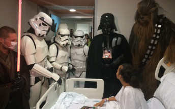 L’univers d’Star Wars visita  els infants de la planta de Pediatria de Son Espases