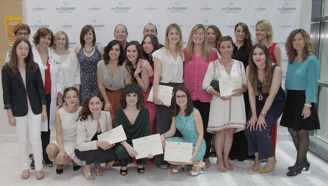 Esta imagen ilustra que: Catorze comares acaben la seva formació en l’especialitat d’obstetrícia i ginecologia a les Illes Balears 