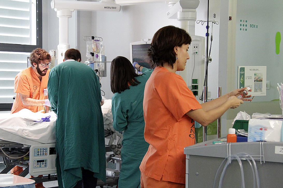 Esta imagen ilustra que: Son Espases amplia la Unitat de Reanimació amb dos llits més