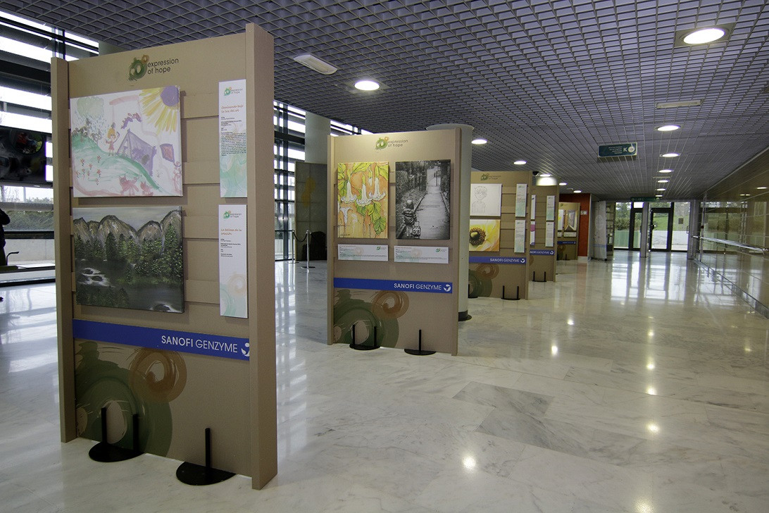 Esta imagen ilustra que: L’Hospital Universitari Son Espases acull una exposició per sensibilitzar sobre les malalties poc freqüents