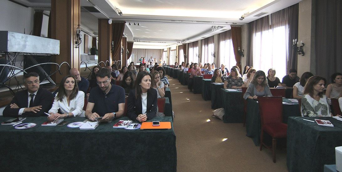 Esta imagen ilustra que: Una de cada deu dones amb infants pateix alteracions del sòl pelvià