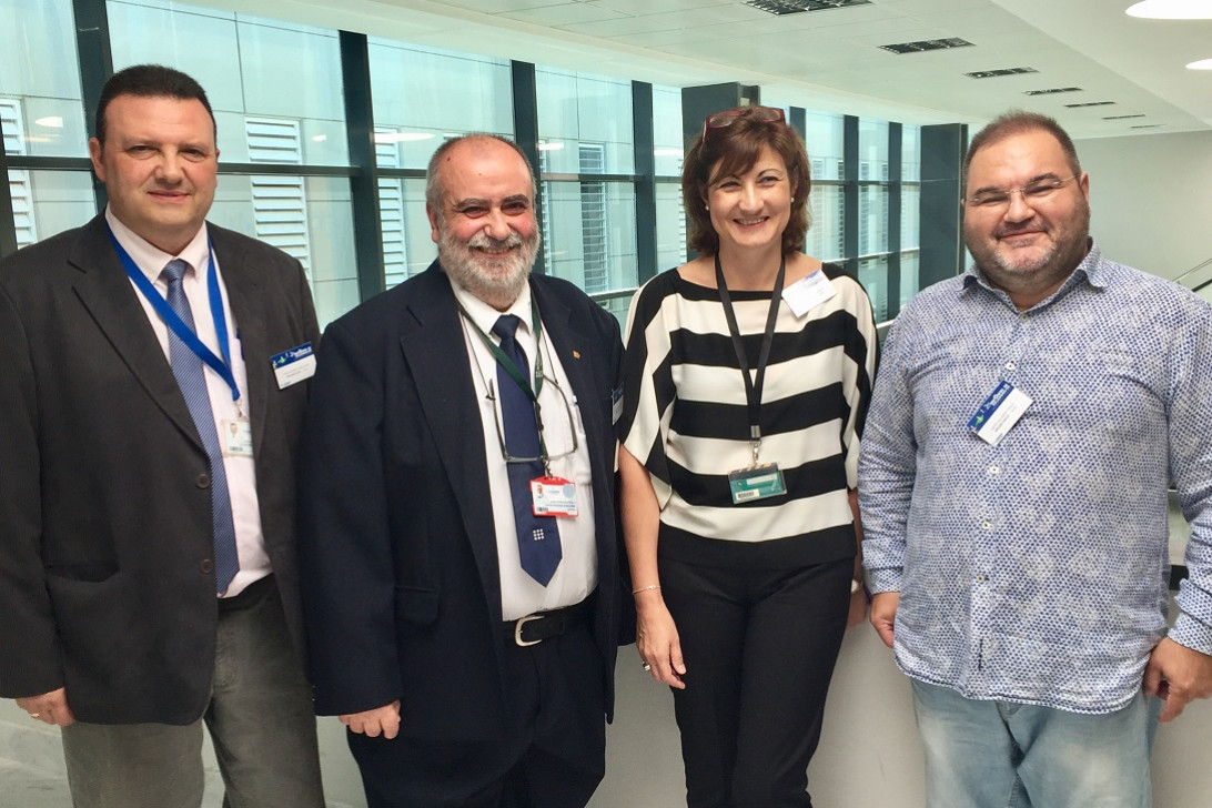 Esta imagen ilustra que: Un centenar de celadores de todas las gerencias del Servicio de Salud debaten sobre el presente y el futuro de la profesión