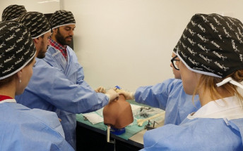 Traumatòlegs de Son Espases es formen en noves tècniques de cirurgia artroscòpica d’espatla i de genoll