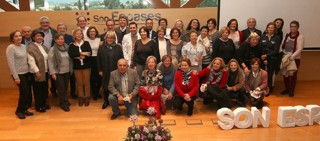 Esta imagen ilustra que: Son Espases homenatja els professionals que s’han jubilat enguany 