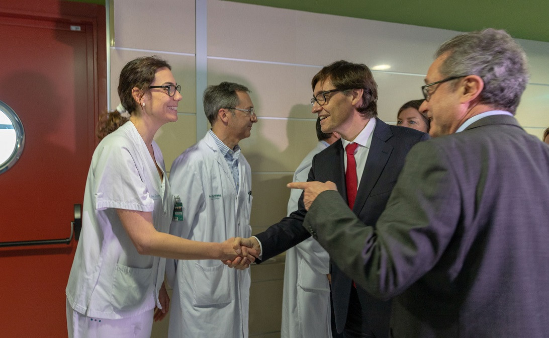 Esta imagen ilustra que: El ministro de Sanidad califica de "modélica" la gestión del caso de coronavirus en Son Espases