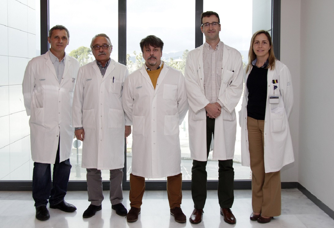 Esta imagen ilustra que: La Unitat Multidisciplinària de Reimplantació de Membres Superiors ha aconseguit reimplantar satisfactòriament quatre dits i un braç 