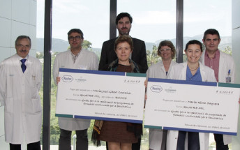 Son Espases i Laboratoris Roche lliuren els ajuts per a la realització de programes nacionals i internacionals de formació continuada per a facultatius