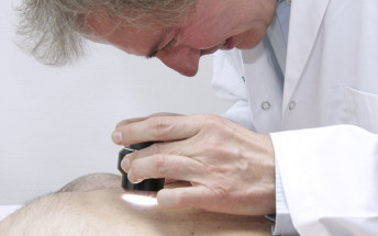 El servei de Dermatologia participa en la Campanya de l’Euromelanoma per al cribratge del càncer de pell