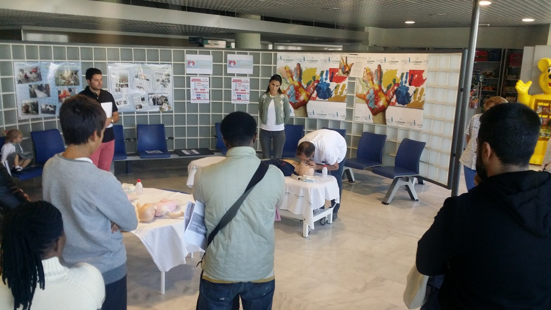 Esta imagen ilustra que: Son Espases se suma a la celebració del Dia Europeu de l’Atenció a l’Aturada Cardíaca, el 16 d’octubre, amb un taller sobre reanimació cardiopulmonar adreçat als infants