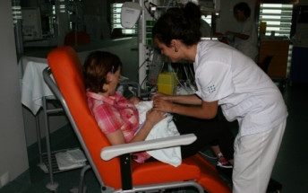 L’Hospital Universitari Son Espases imparteix sessions educatives per als pares i mares sobre la conveniència de la lactància materna i la seva tècnica 