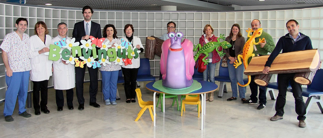 Esta imagen ilustra que: Las figuras creadas por la asociación “Na Marga Somriu” han llegado hoy al Hospital Universitario Son Espases”