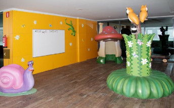 El president del Govern, José Ramón Bauzà, inaugura “El Bosc encantat” i “ La casa taller”,  un projecte de l’associació Na Marga Somriu per fer més càlida  i acollidora la planta d’oncopediatria 