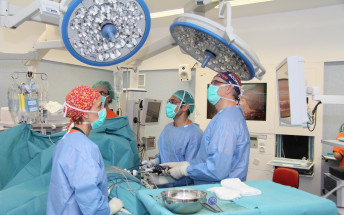 El Servei de Cirurgia Toràcica utilitza tècniques de cirurgia mínimament invasiva per intervenir els tumors pulmonars i els tumors de mediastí