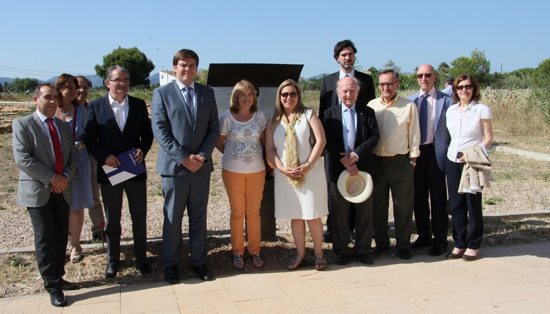 Esta imagen ilustra que: El Hospital presenta la señalización del itinerario arqueológico del Campamento Romano patrocinada por el Rotary Club Palma Almudaina