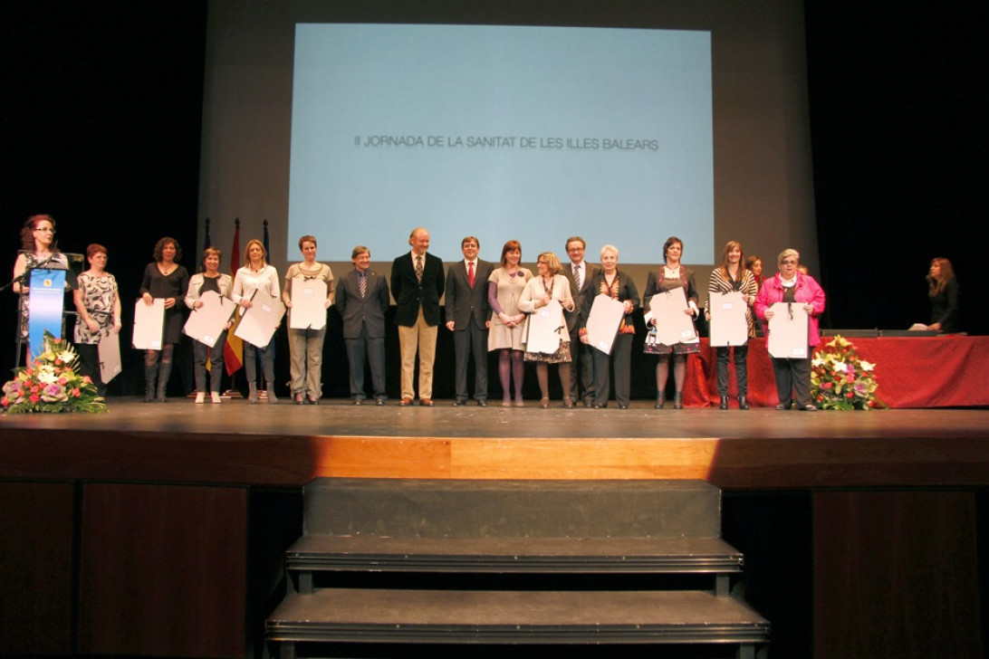 Esta imagen ilustra que: 18 professionals de la infermeria de Son Espases són homenatjats a la II Jornada  de la Sanitat de les Illes Balears