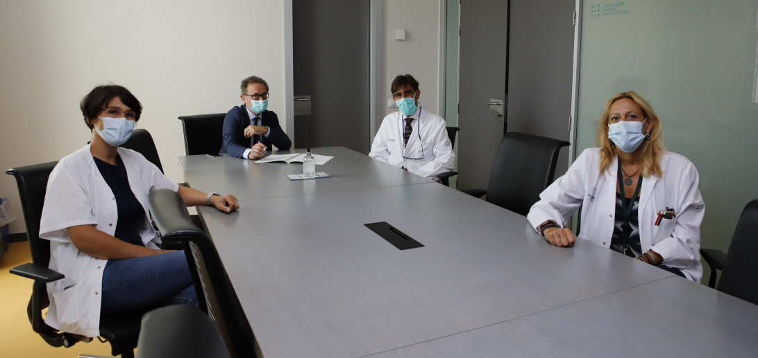 Esta imagen ilustra que: El Dr. Enrique Pieras, nuevo jefe del Servicio de Urología