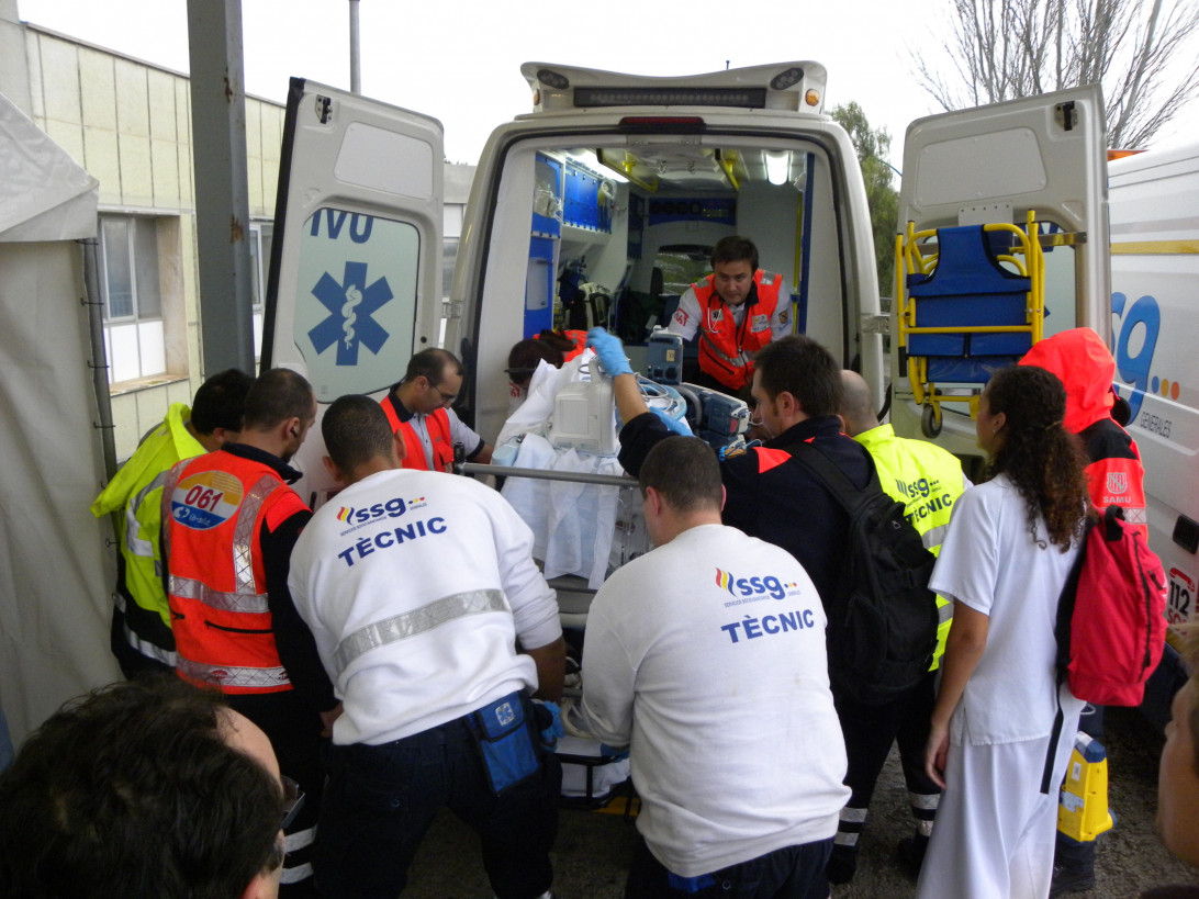 Esta imagen ilustra que: Amb l’arribada dels darrers 58 pacients de l’Àrea Materno-Infantil, finalitza el trasllat de Son Dureta a Son Espases, que ha suposat la mobilització de 223 pacients entre els dos hospitals