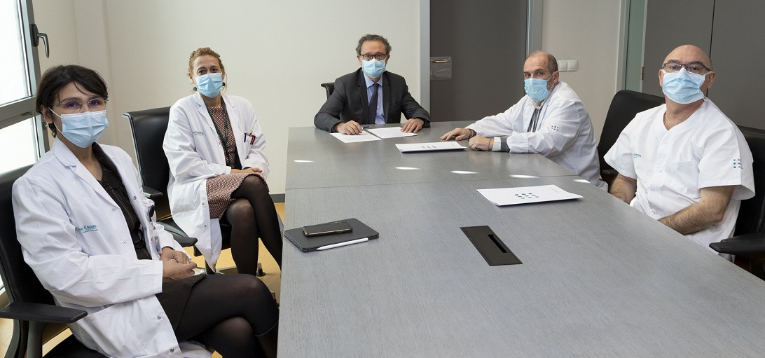 Esta imagen ilustra que: El Dr. Fernando Barturen és nomenat nou cap del Servei d’Anestèsia i Reanimació