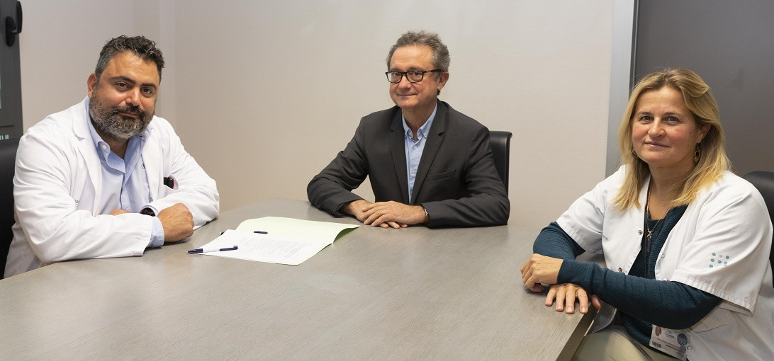 Esta imagen ilustra que: El Dr. Antonio Oliver es nombrado nuevo jefe del Servicio de Microbiología