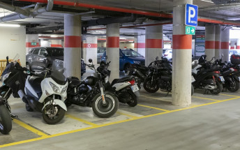 El Hospital amplía las plazas de aparcamiento para motocicletas hasta llegar a las 210
