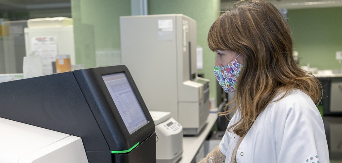 Esta imagen ilustra que: El Servicio de Microbiología detecta nuevas variantes del SARS-COV-2