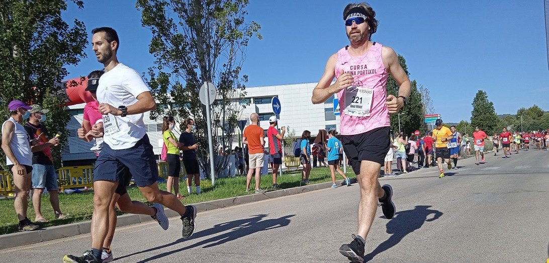 Esta imagen ilustra que: 300 corredors participen a la Quarta Cursa Son Espases