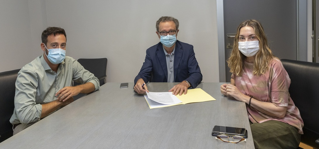 Esta imagen ilustra que: Pilar Fuster ha sido nombrada jefa del Servicio de Atención al Usuario