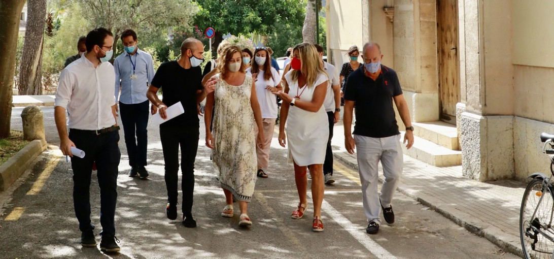 Esta imagen ilustra que: El Govern invierte 10 millones en reformar y abrir a la ciudad de Palma el Parque Sanitario Bons Aires