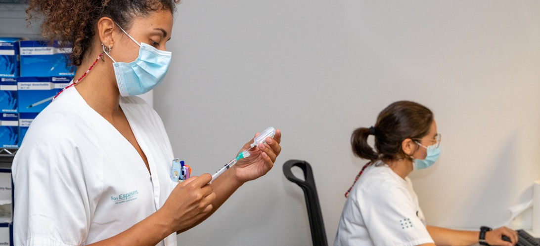 Esta imagen ilustra que: Son Espases vacunará sin cita contra la COVID-19 a partir de mañana viernes