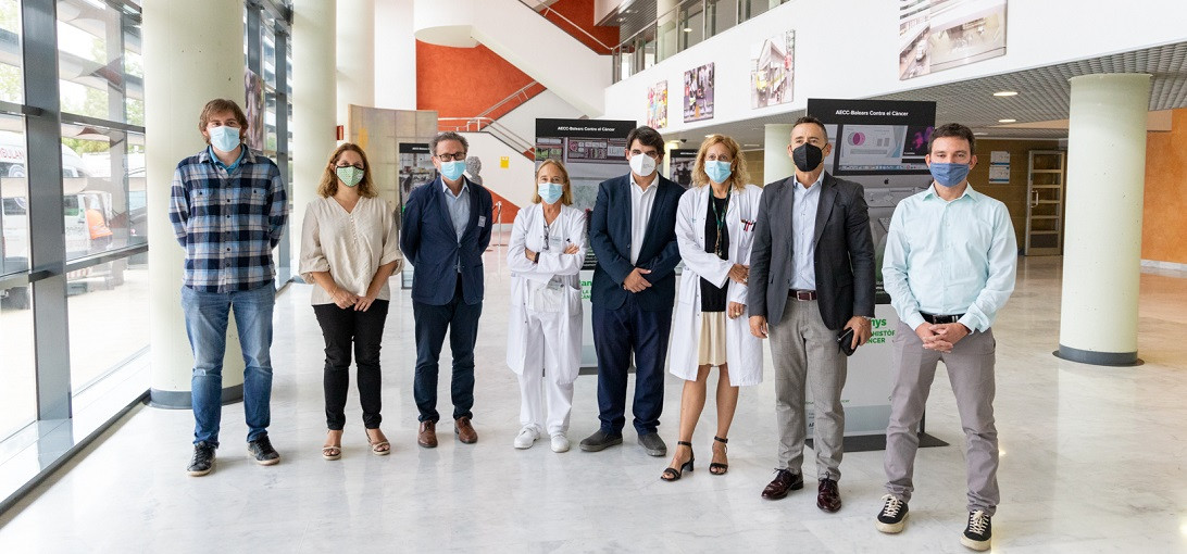 Esta imagen ilustra que: L’Hospital acull una exposició de l’AECC en la qual es recullen alguns dels avanços científics més importants