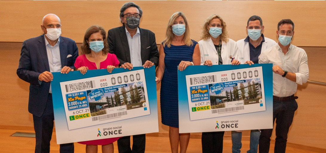Esta imagen ilustra que: El cupó de l’ONCE homenatja el personal de l’Hospital Universitari Son Espases