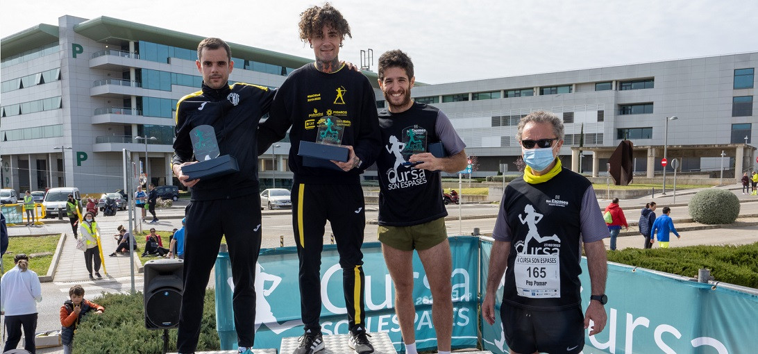 Esta imagen ilustra que: 420 corredors participen a la Cinquena Cursa Son Espases