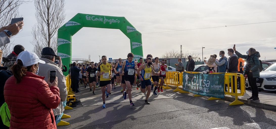 Esta imagen ilustra que: 420 corredors participen a la Cinquena Cursa Son Espases