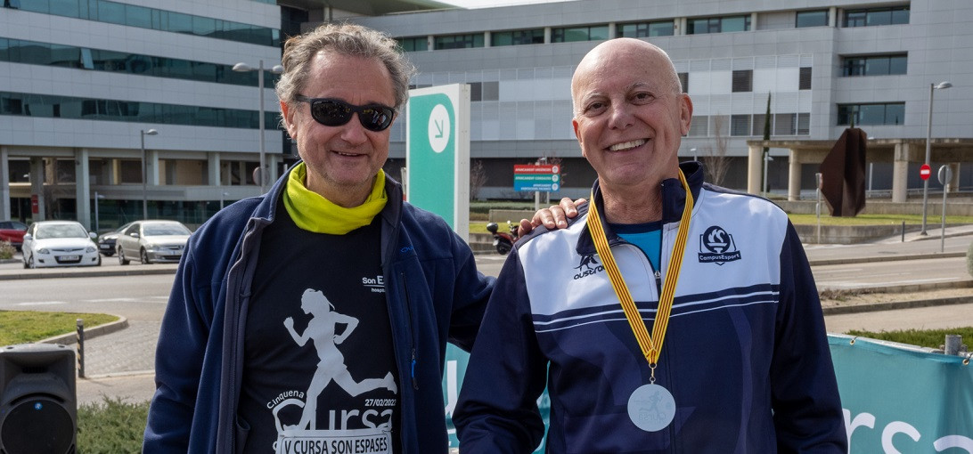 Esta imagen ilustra que: 420 corredors participen a la Cinquena Cursa Son Espases