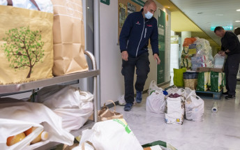 Son Espases recoge más de tres toneladas de alimentos y de productos de primera necesidad para el pueblo ucraniano