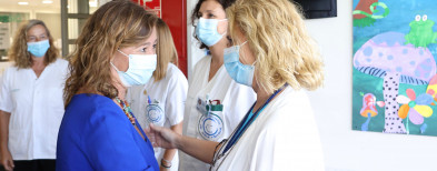 La presidenta Francina Armengol agraeix la tasca del personal d'infermeria de salut mental que tracta infants i adolescents