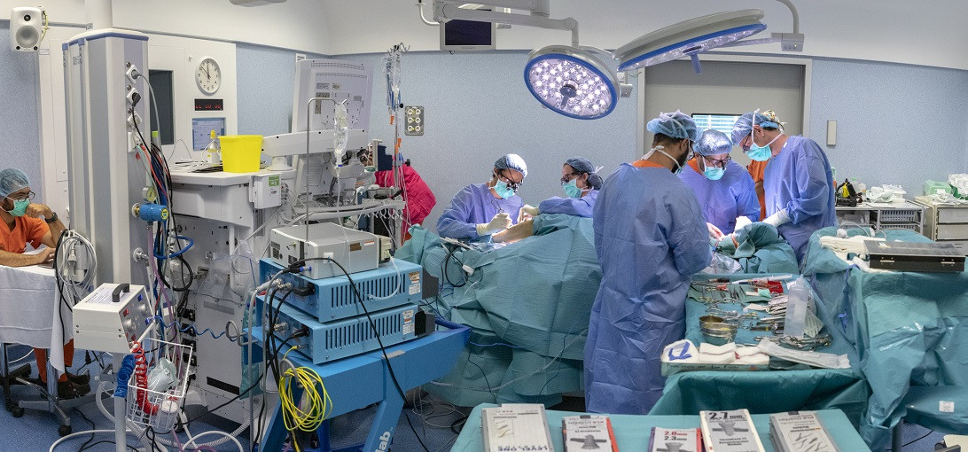 Esta imagen ilustra que: Son Espases tanca el mes d'agost amb el major nombre d'intervencions quirúrgiques realitzades: 1.930