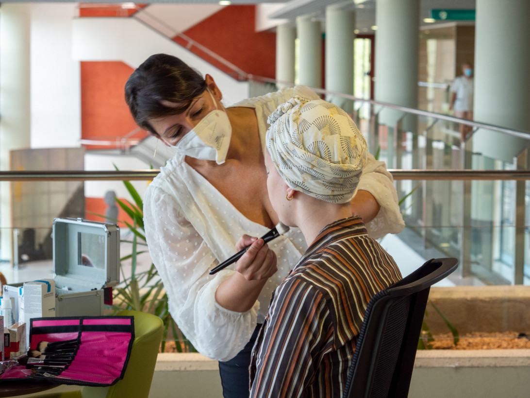 Esta imagen ilustra que: El Hospital Universitario Son Espases habilita una nueva sala de espera para los pacientes en tratamiento de cáncer