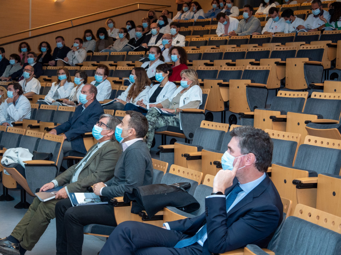 Esta imagen ilustra que: El Hospital Universitari Son Espases edita un libro conmemorativo de los primeros diez años en funcionamiento