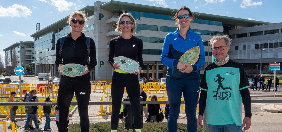 Esta imagen ilustra que: 451 corredores participan en la sexta Carrera Son Espases