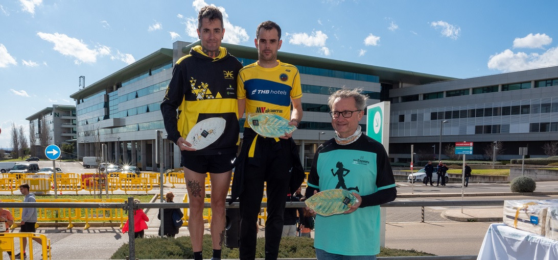 Esta imagen ilustra que: 451 corredores participan en la sexta Carrera Son Espases