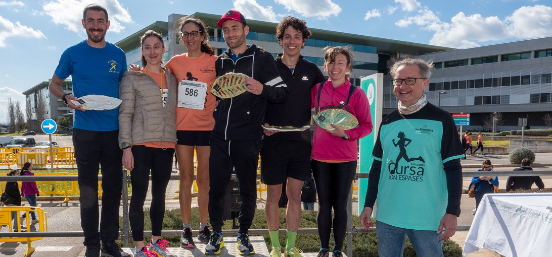 Esta imagen ilustra que: 451 corredores participan en la sexta Carrera Son Espases