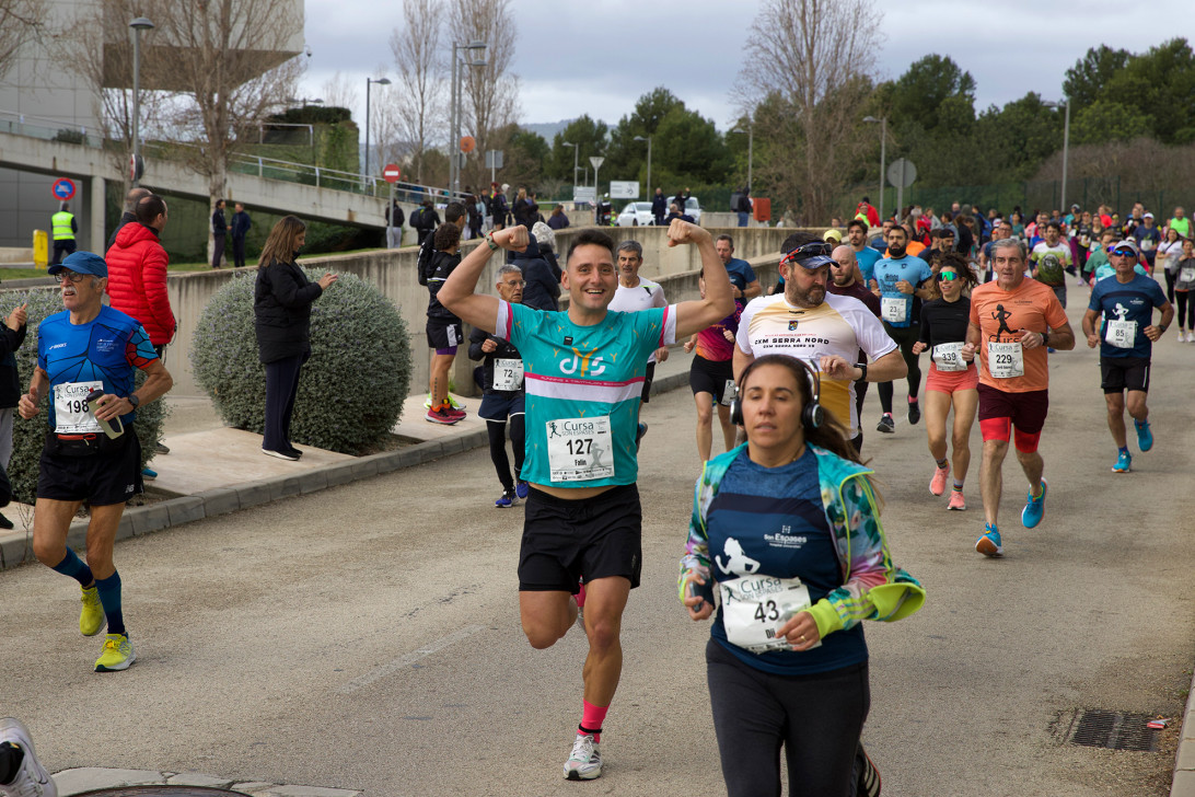 Esta imagen ilustra que: 657 corredors participen a la VII Cursa Son Espases