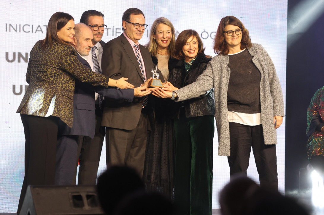 Esta imagen ilustra que: La Unidad de Trasplante Hepático, premio Siurell de Plata