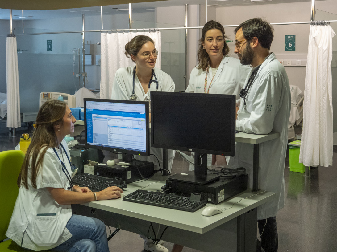 Esta imagen ilustra que: La Inteligencia Artificial reduce al 1,6% los reingresos por descompensación de los pacientes cardíacos