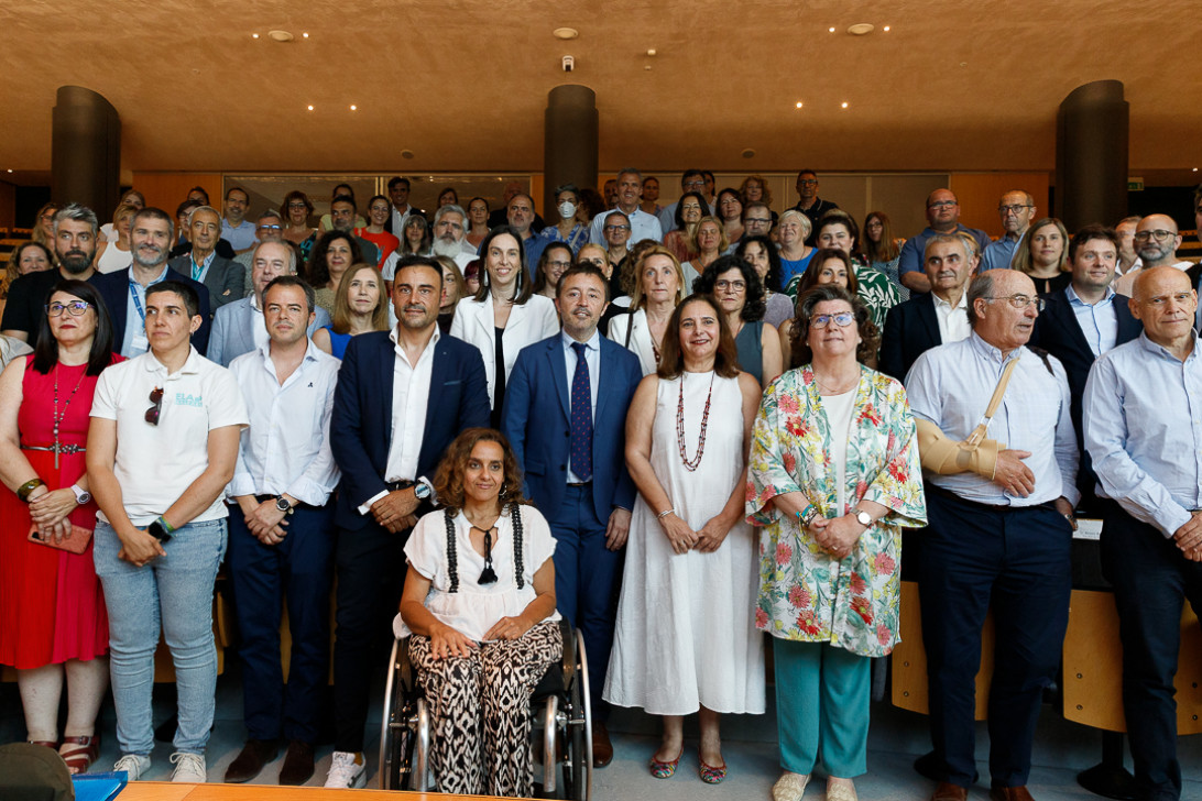 Esta imagen ilustra que: Un botó a la història clínica alertarà els professionals quan el pacient necessita una atenció adaptada 